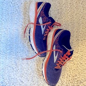 Brooks running shoes. Ghost 11. Womens 10